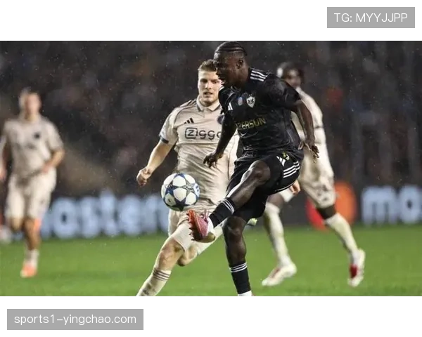 阿贾克斯客场2比1胜比利亚雷亚尔 结束连败颓势